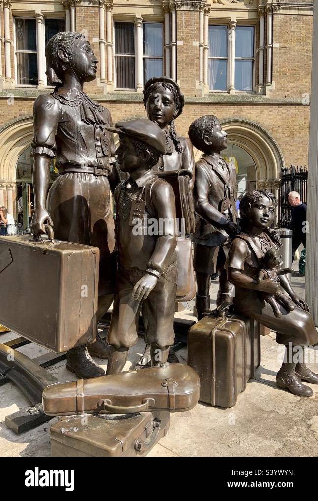 Commemorative statue of The Kindertransport at Liverpool Street Station
