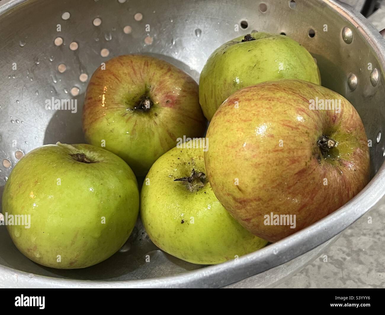 Apples cook hi-res stock photography and images - Alamy