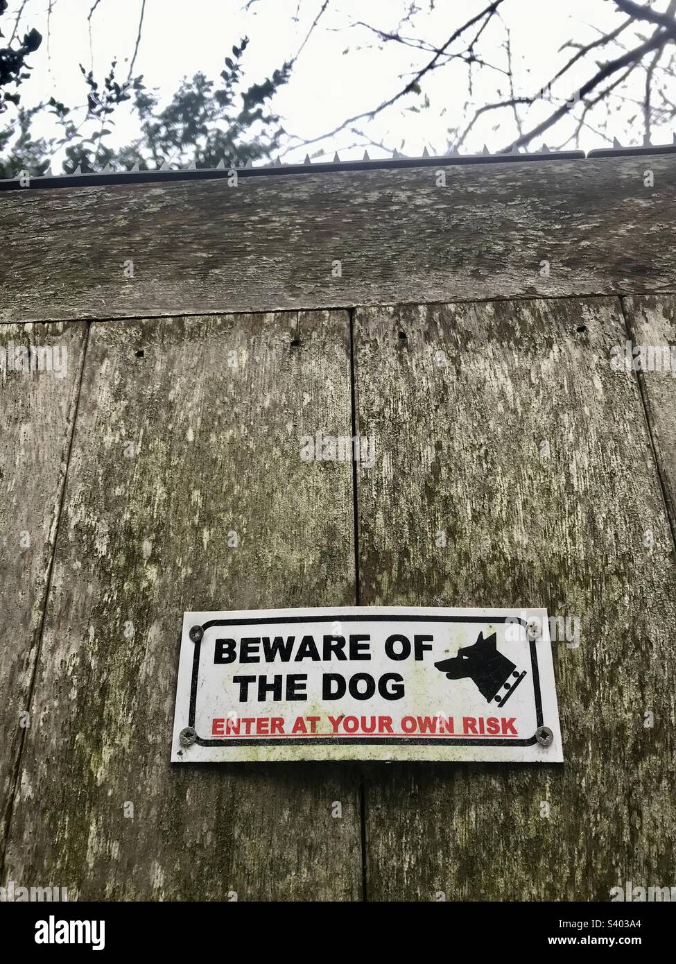 Beware of dog sign hi-res stock photography and images - Alamy