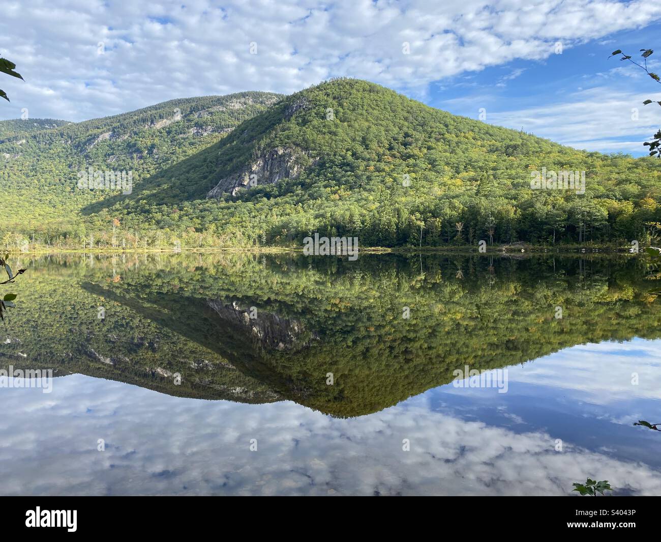 Pond mountain hi-res stock photography and images - Alamy