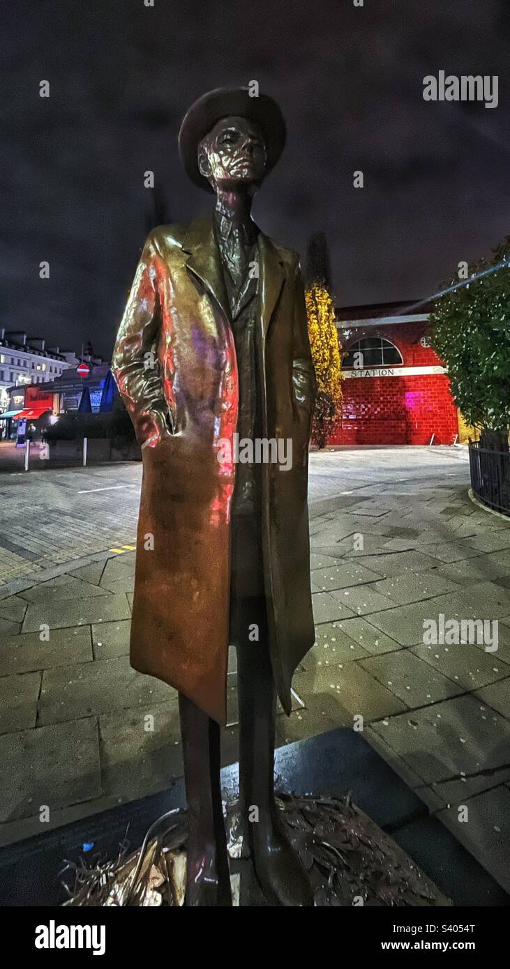 Statue of Bela Bartok Hungarian composer (1881-1945) outside South Kensington underground station on the way to the Royal Albert Hall in London. Statue by Imre Varga seen illuminated at night - Smartphone Captured Stock Image