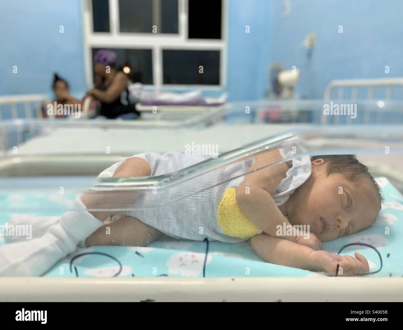 Newly born infant hi-res stock photography and images - Alamy