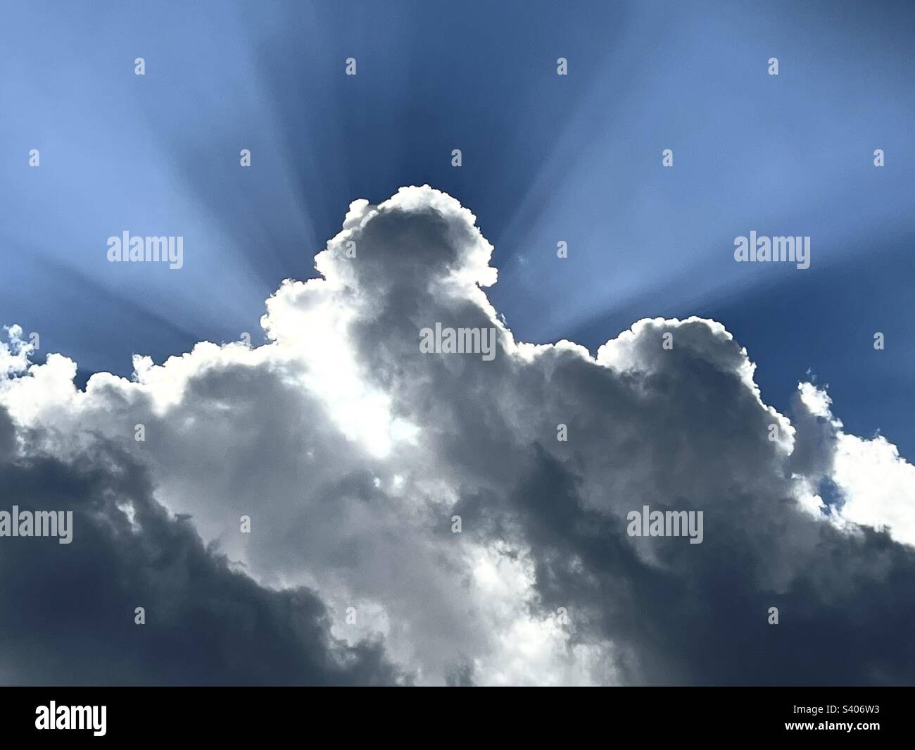 God beams hi-res stock photography and images - Alamy