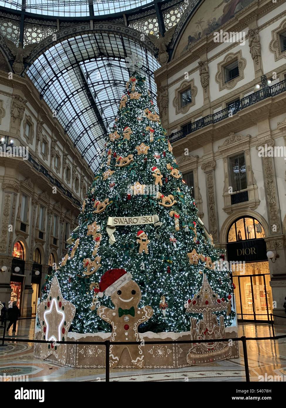 Swarovski Christmas Tree in Milan, Italy Stock Photo Alamy