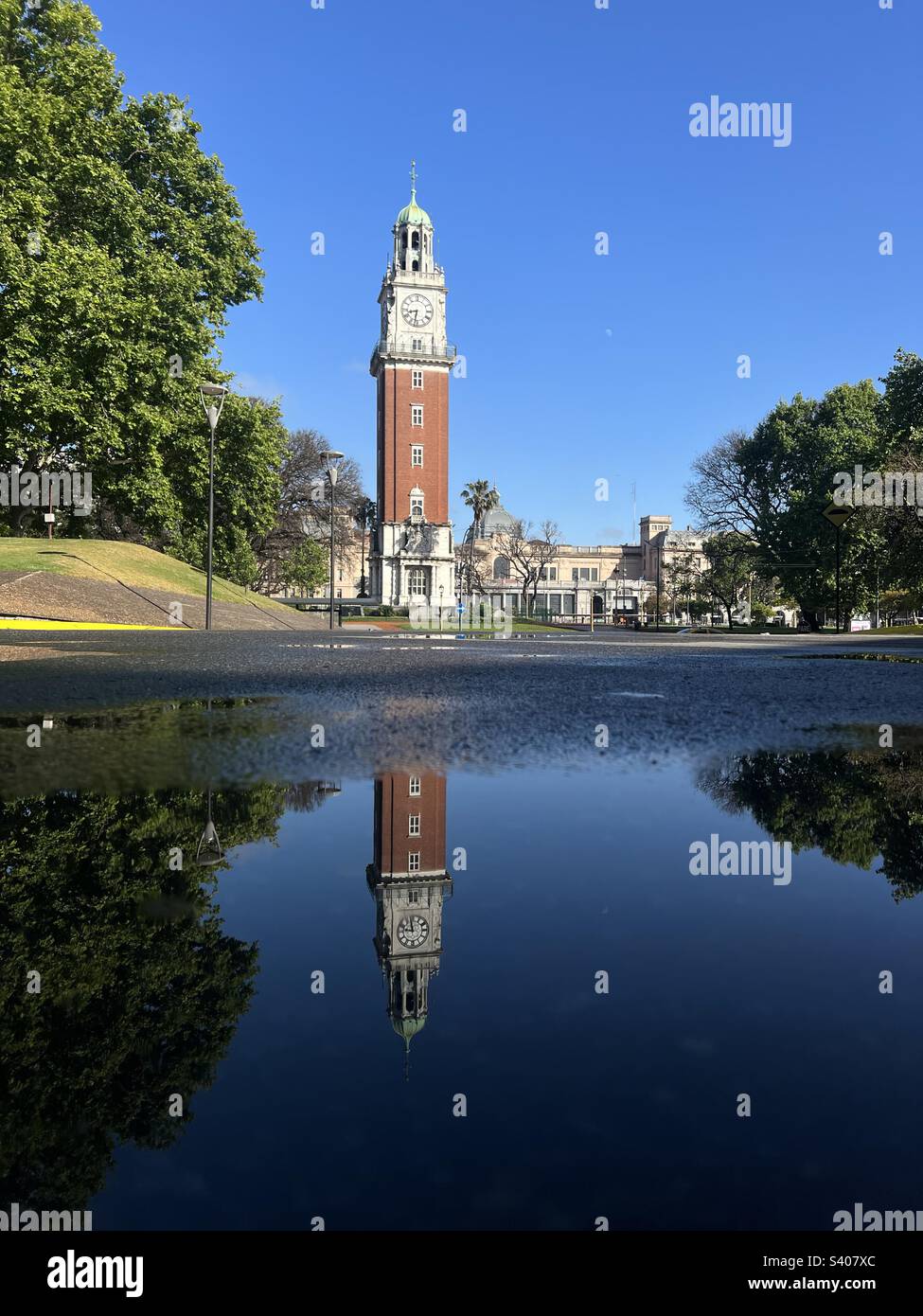 Torre Monumental (Torre de los Ingleses - English tower) and Retiro railway  station, Buenos Aires, Argentina Stock Photo - Alamy