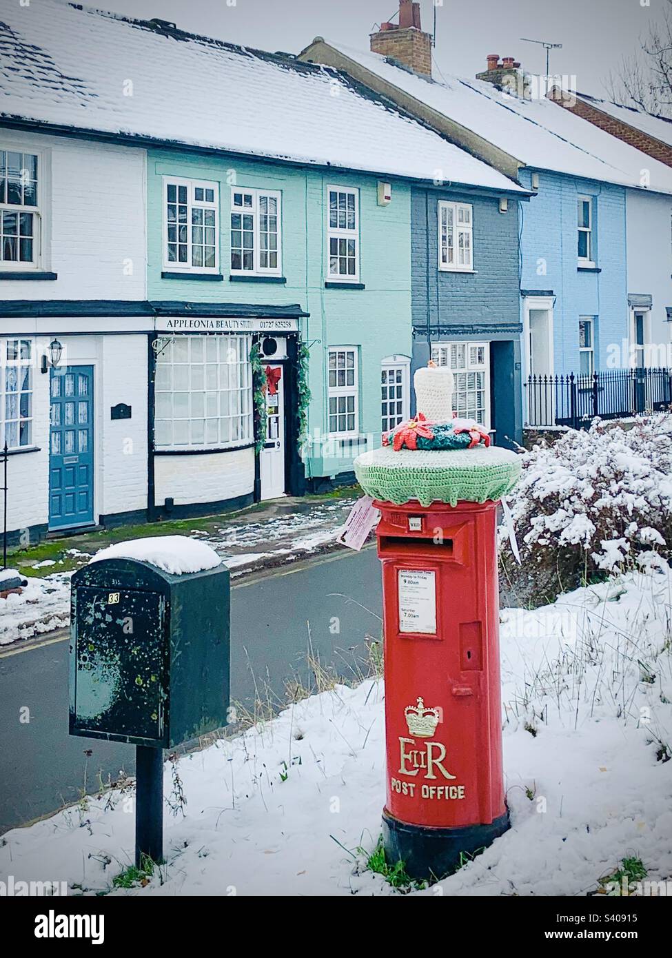 St Albans Postbox Topper Hi res Stock Photography And Images Alamy st-albans-postbox-topper-hi-res-stock-photography-and-images-alamy