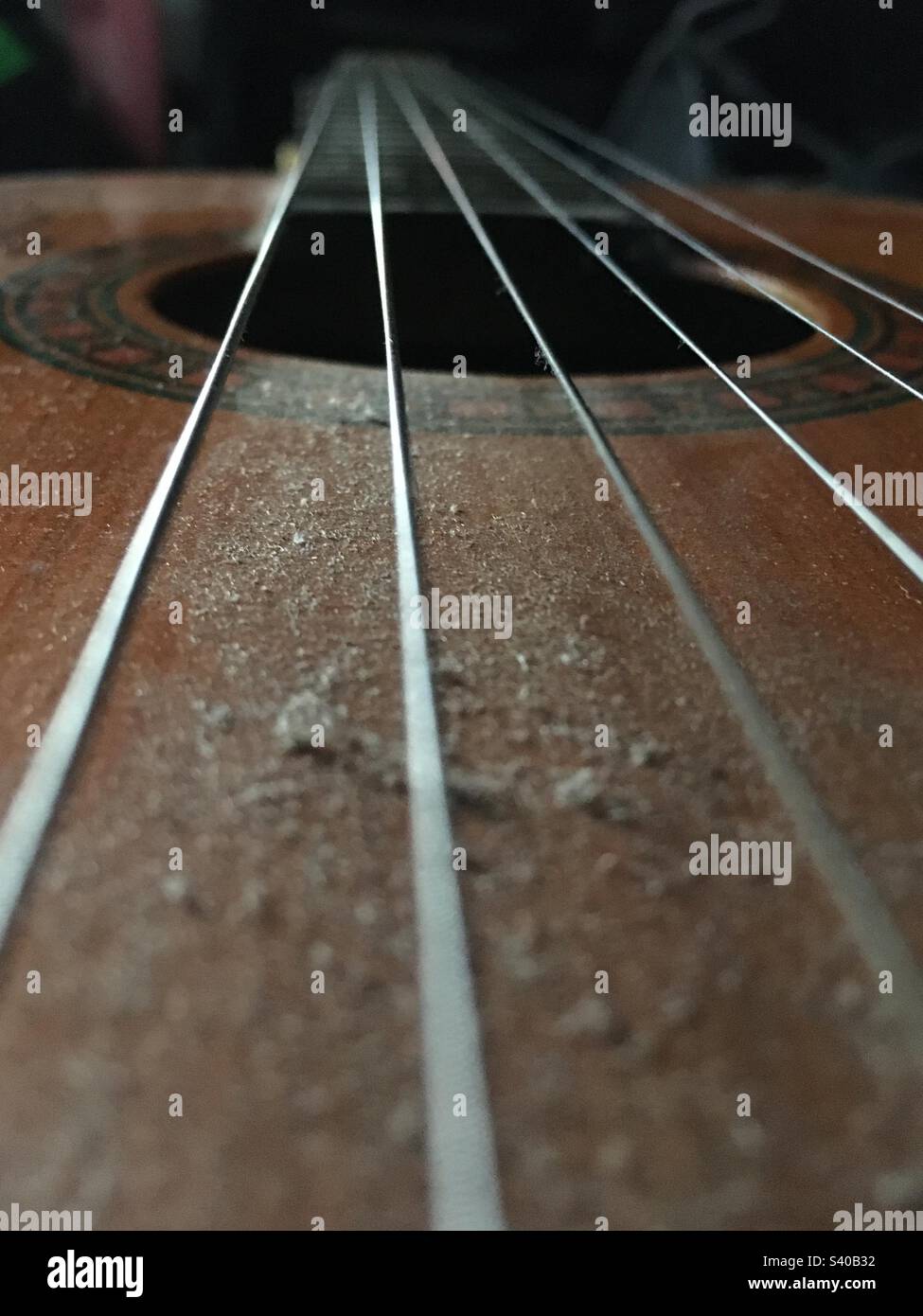 Dusty guitar hi res stock photography and images Alamy