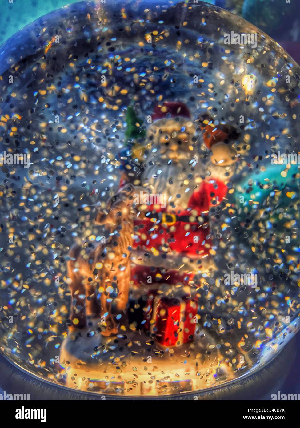 Glitter snow globe hi-res stock photography and images - Alamy