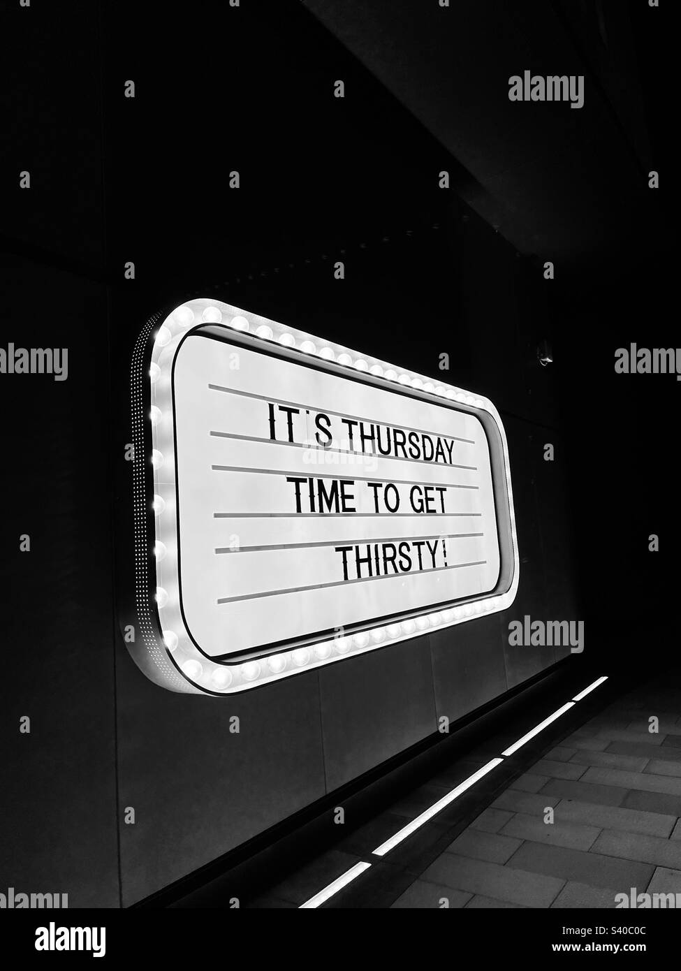 Thursday night-out: It’s Thursday Time to Get Thirsty! Stock Photo