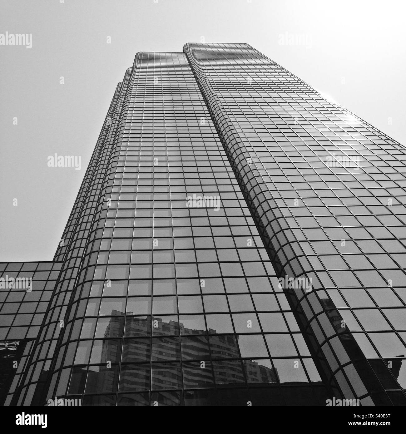 Bottom up skyscraper Black and White Stock Photos & Images - Alamy