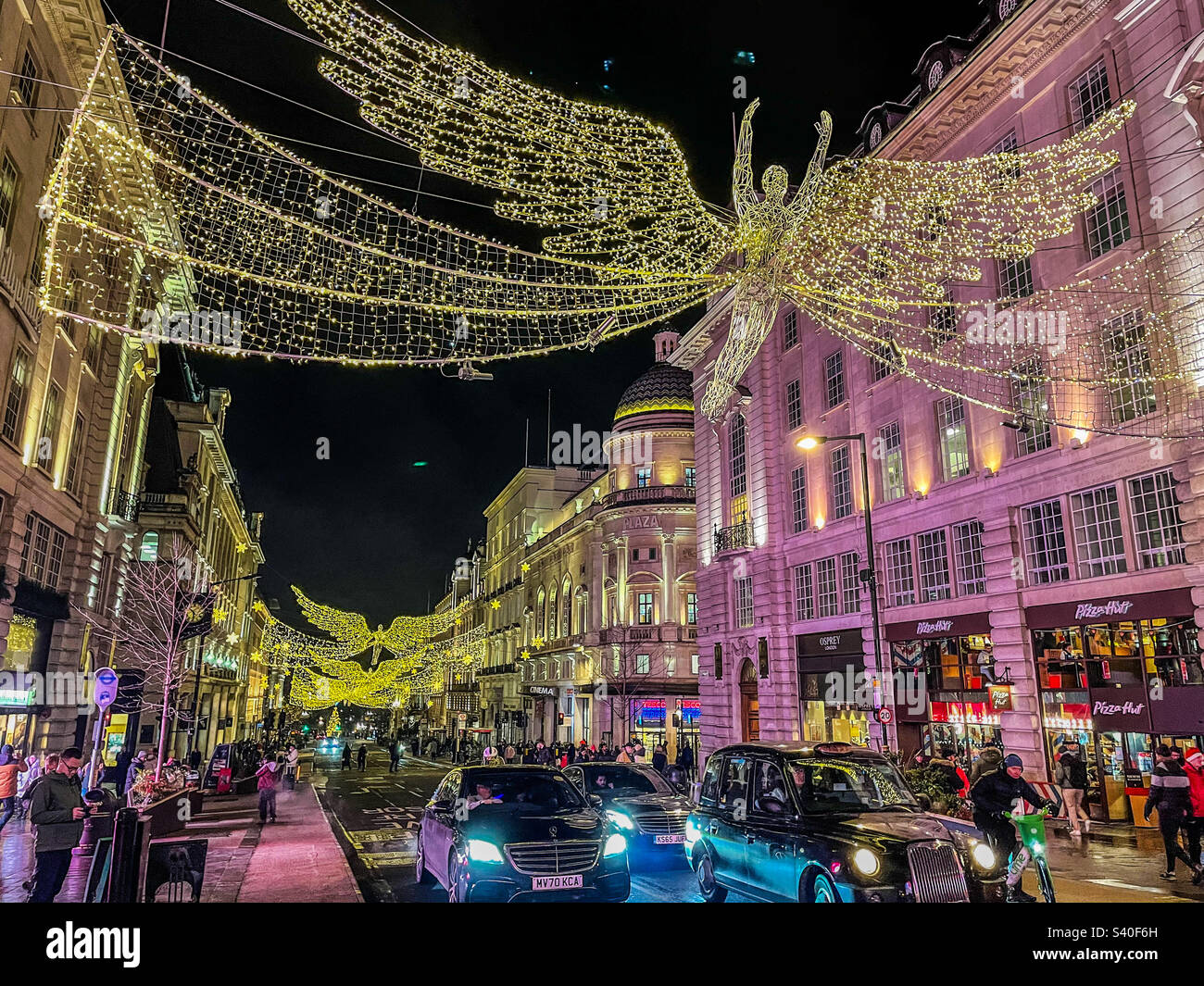 Piccadilly Circus Christmas Stock Photo Alamy