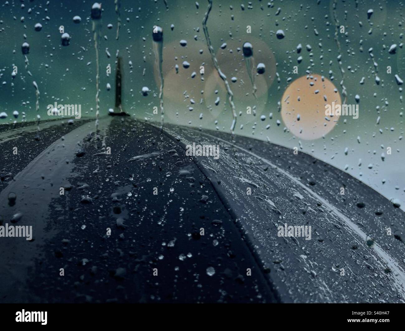 Umbrella rain hi-res stock photography and images - Alamy
