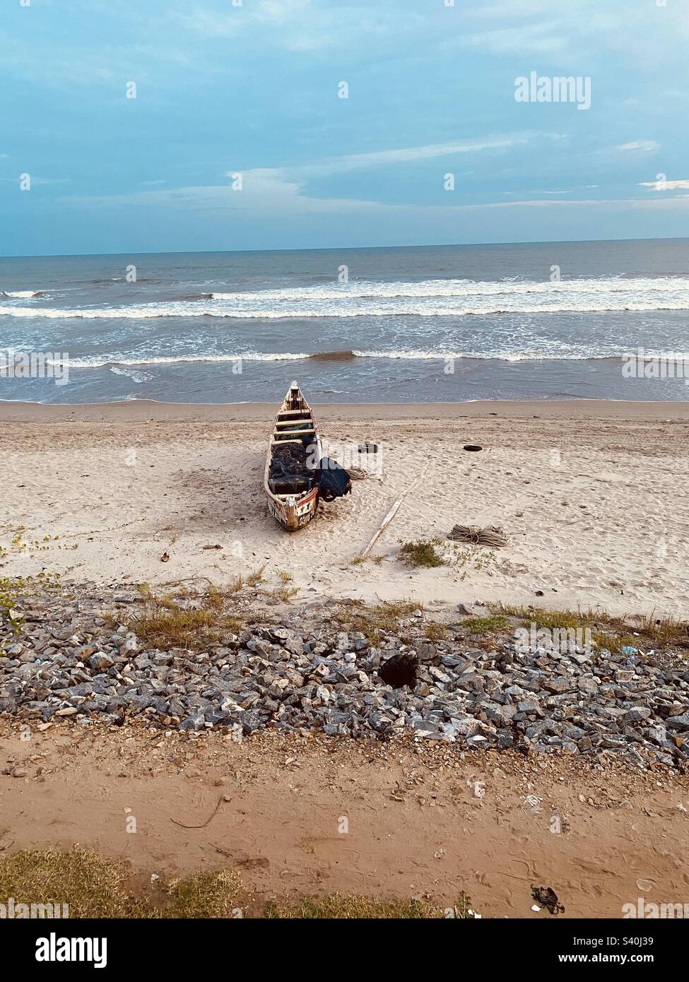 Beach with waves and rocks hi-res stock photography and images - Alamy