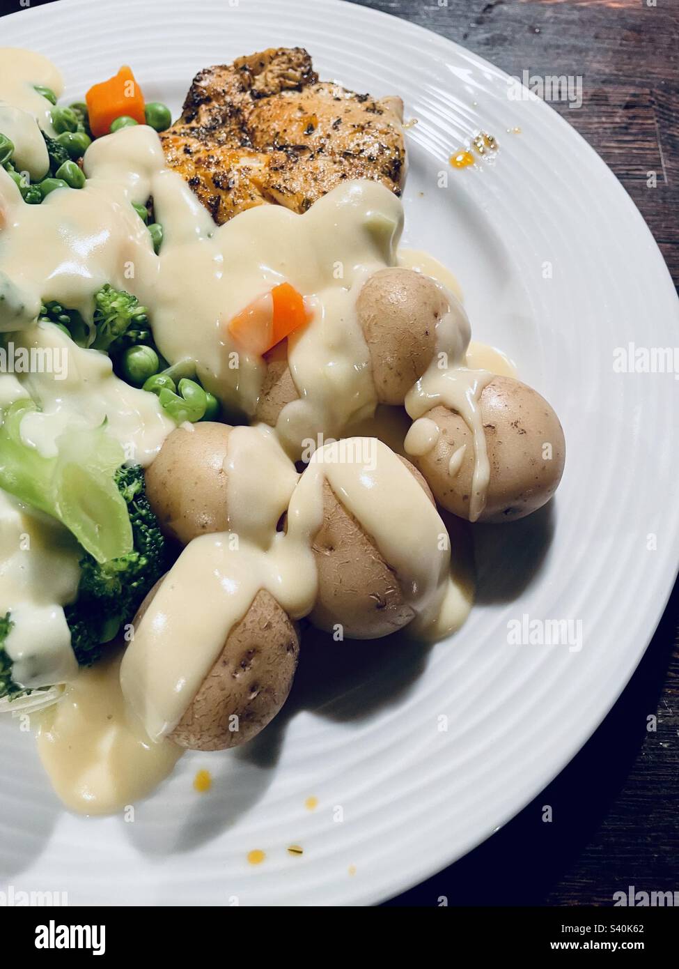 Haddock, new potatoes and mixed vegetables with cheese and leek sauce