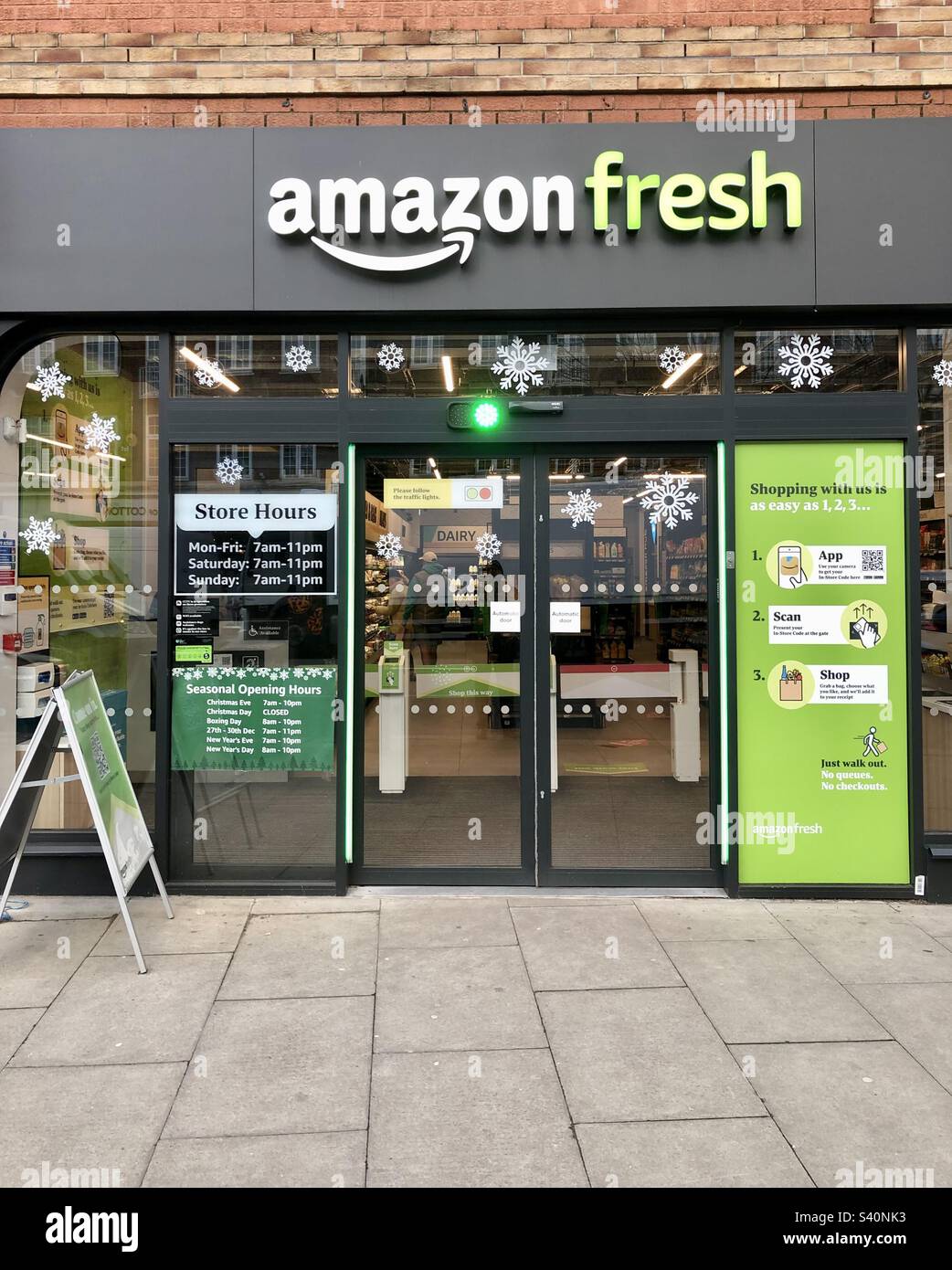 Amazon Fresh store front Stock Photo Alamy