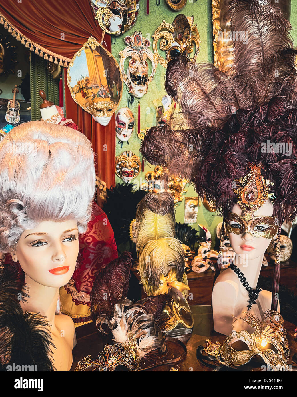 Traditional masks and costumes in a small shop in Venice Stock Photo
