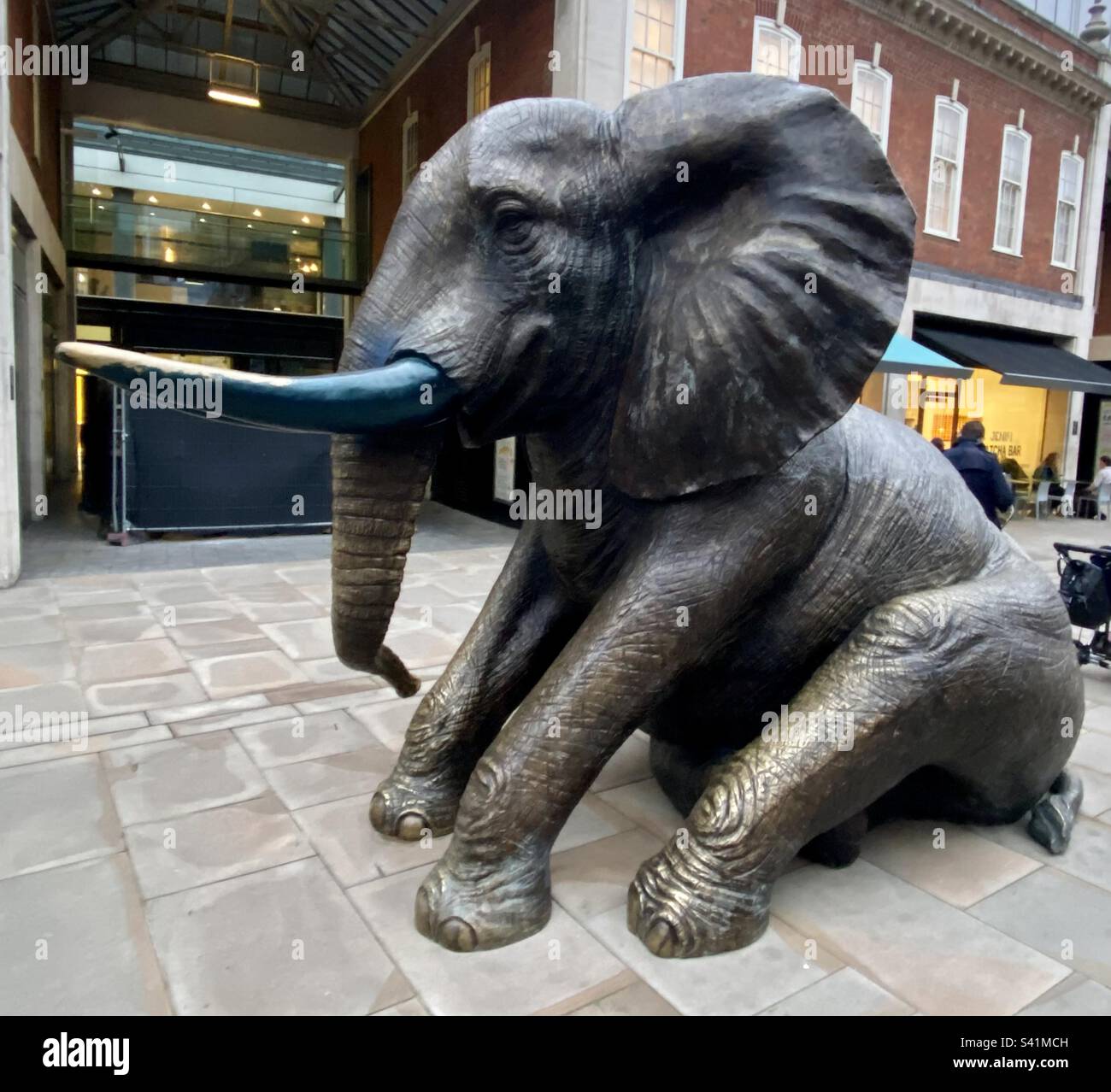 Bronze elephant statue at Spitalfields market. London Stock Photo - Alamy