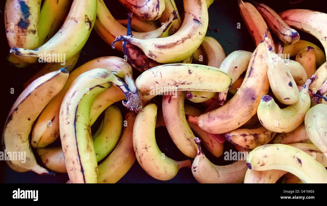 Ripe bananas hi-res stock photography and images - Alamy