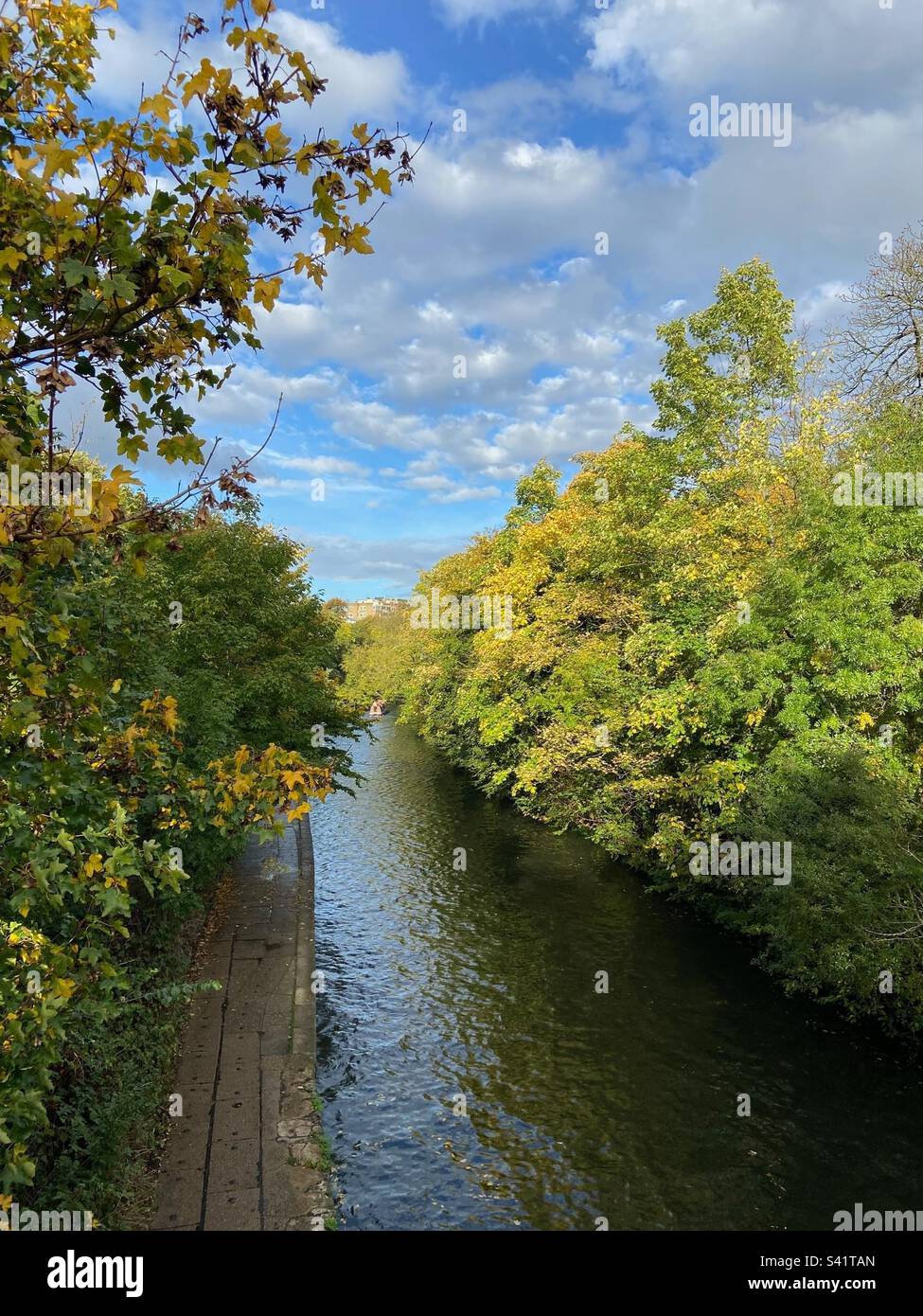 Regents park canal hi-res stock photography and images - Alamy