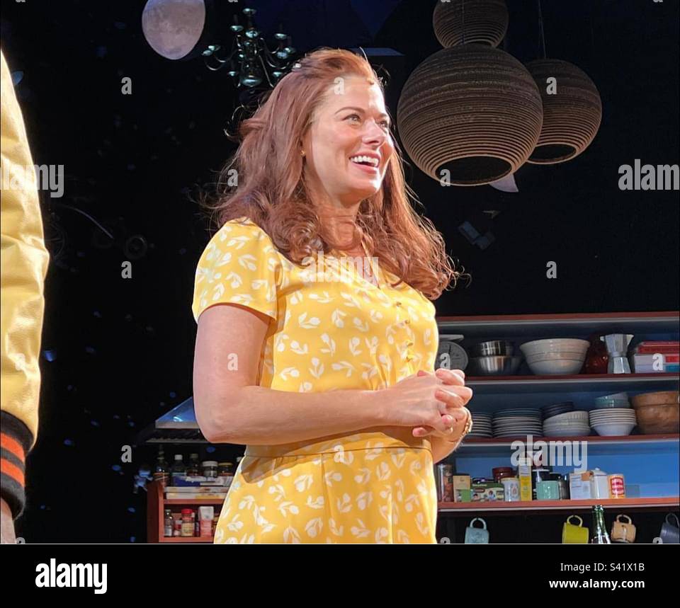 Debra messing hires stock photography and images Alamy