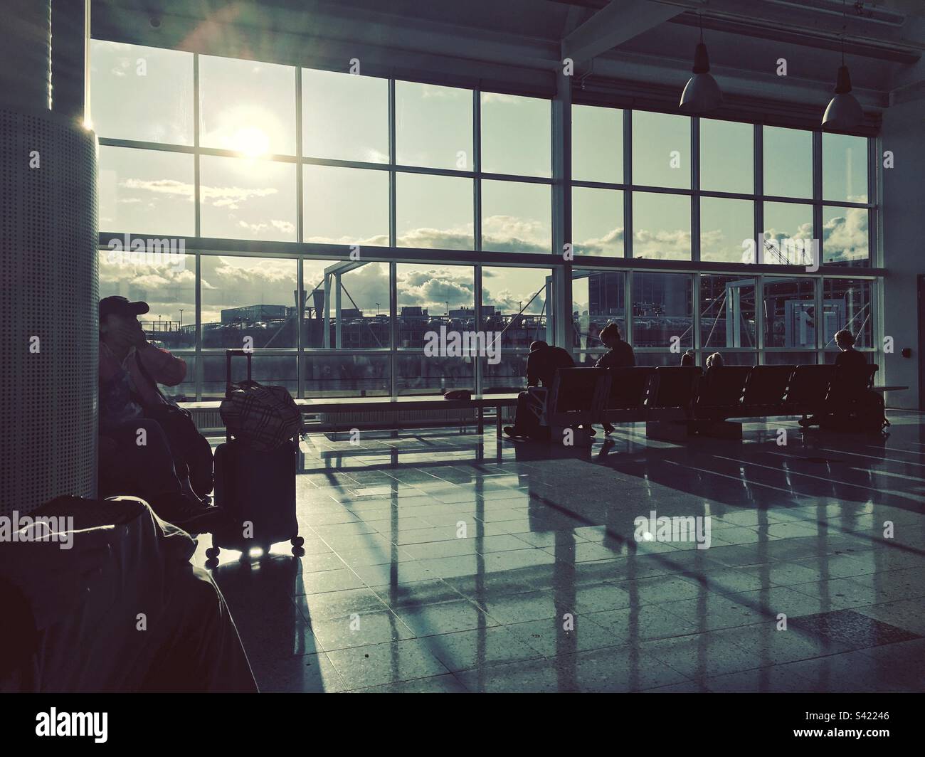 Airport departure area hi-res stock photography and images - Alamy