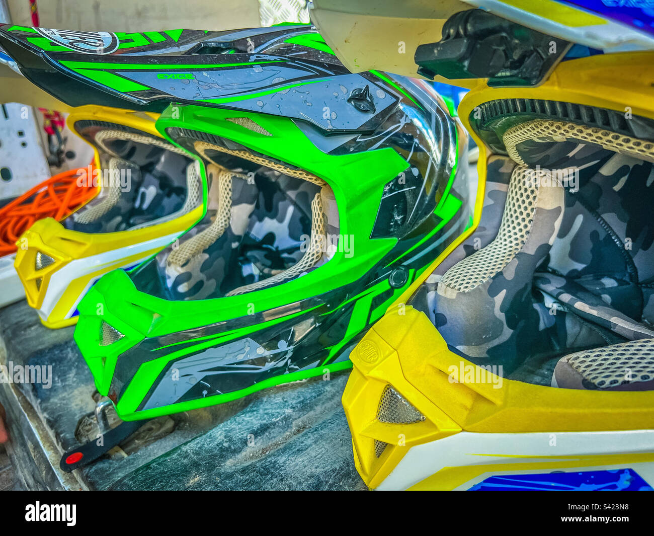 Moto casco hi-res stock photography and images - Alamy