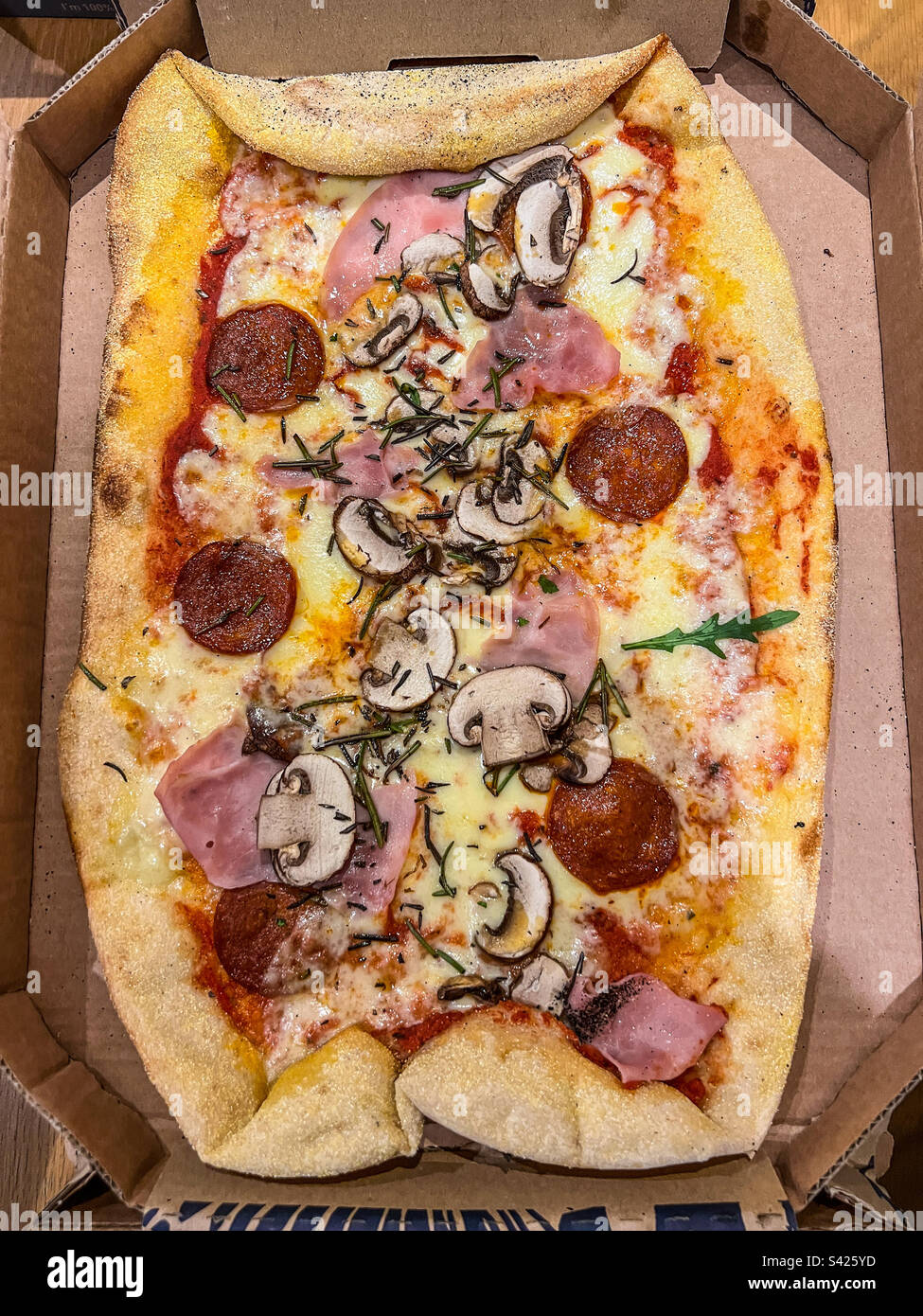 Pepperoni ham and mushroom pizza in takeaway box Stock Photo Alamy