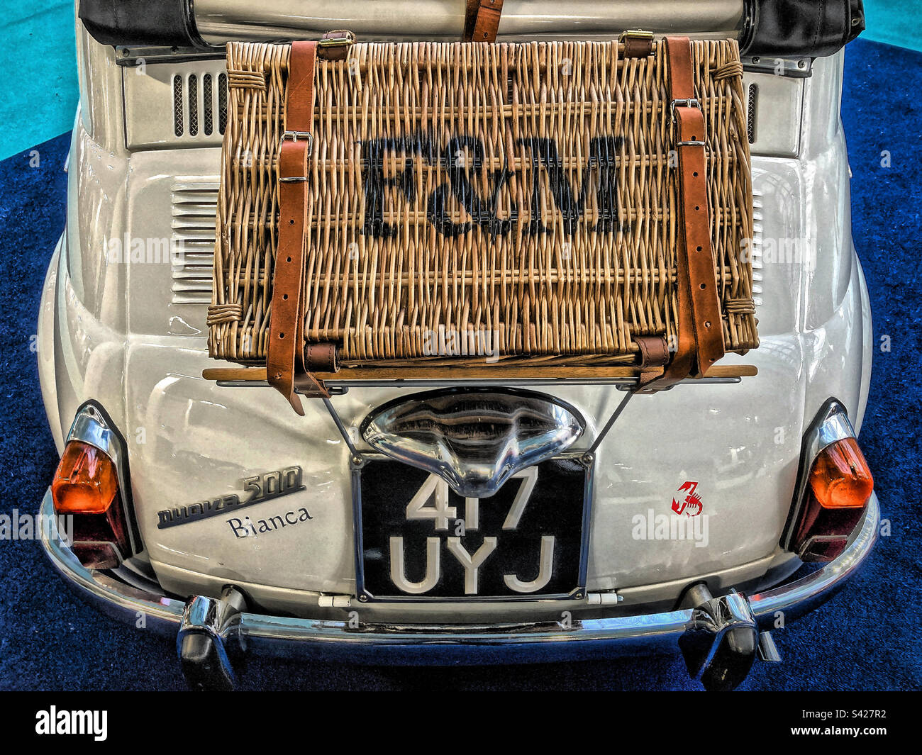 CLASSIC FIAT 500 LUGGAGE HAMPER BASKET WITH STRAPS CLASSIC CAR