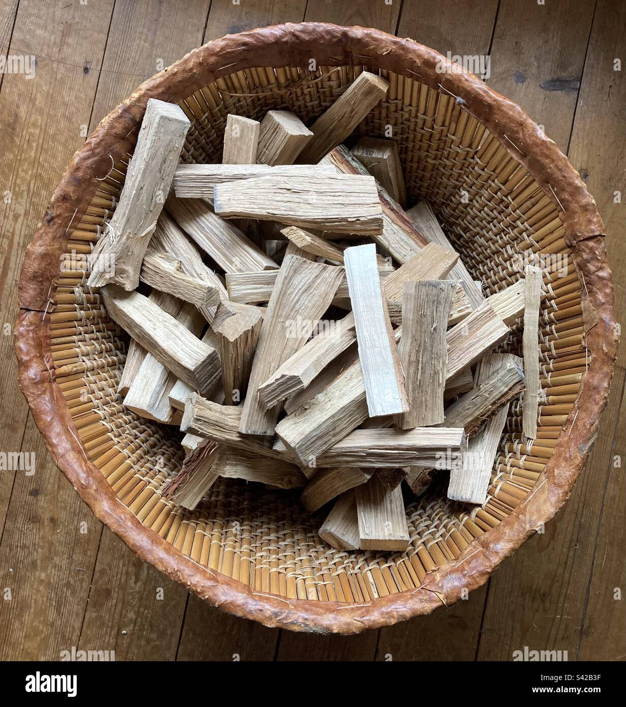 Basket of oak wood kindling Stock Photo Alamy