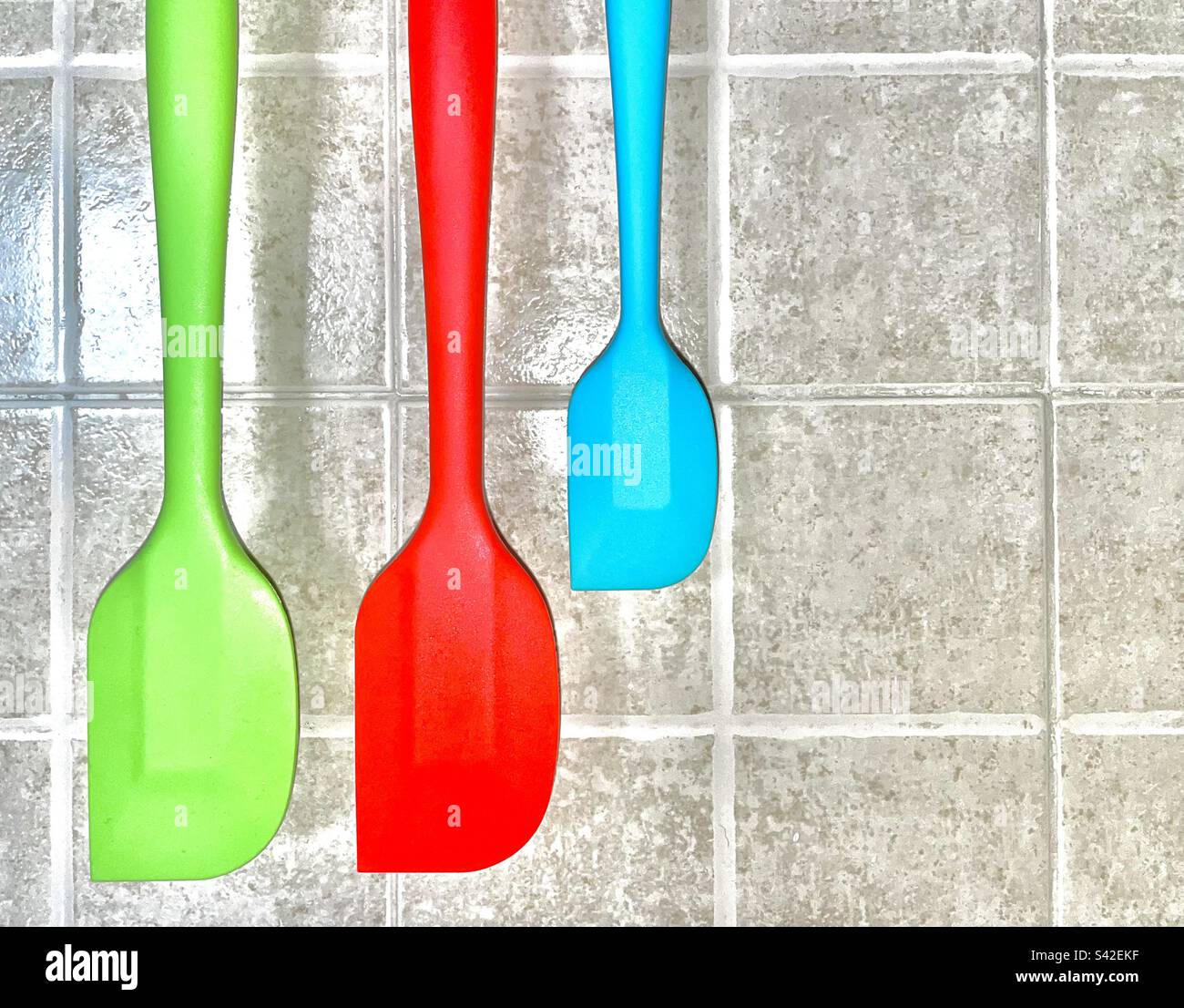 https://c8.alamy.com/comp/S42EKF/red-greed-and-blue-three-pieces-of-silicone-spatula-rubber-kitchen-utensils-S42EKF.jpg