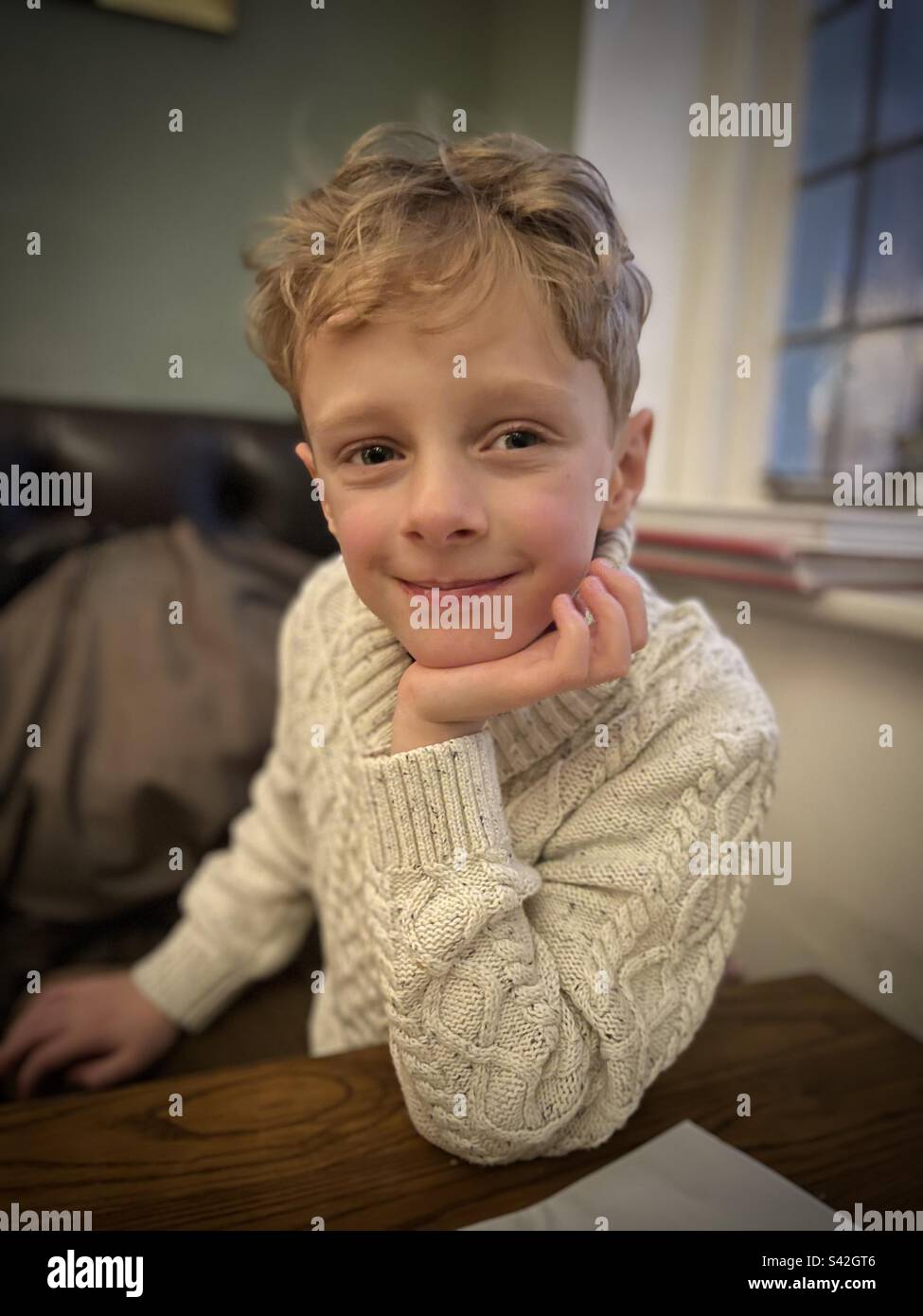 R poses hi-res stock photography and images - Page 13 - Alamy