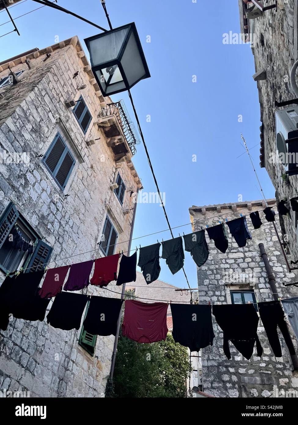 Clothesline between buildings hires stock photography and images Alamy