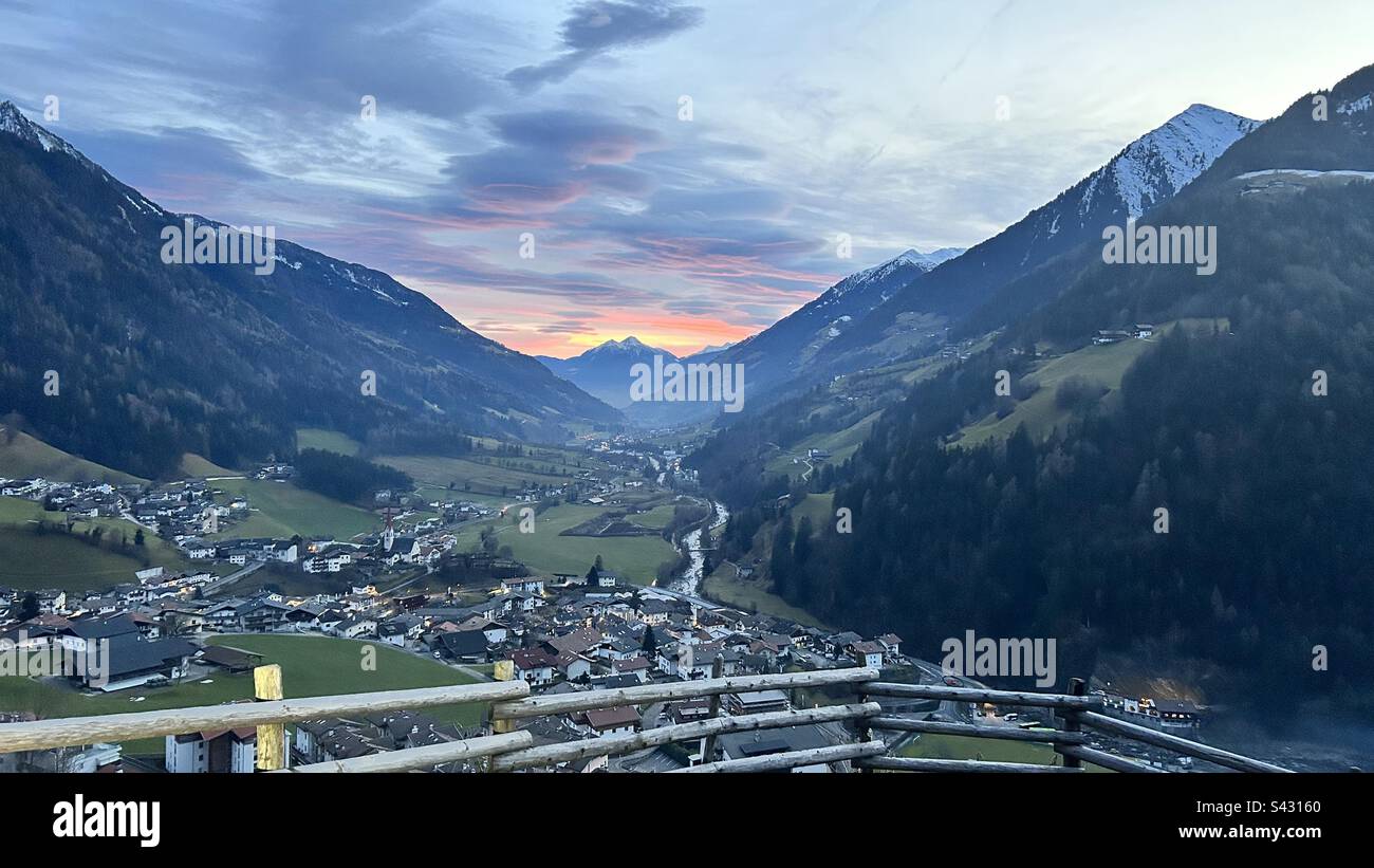 Montagna vista hi-res stock photography and images - Alamy