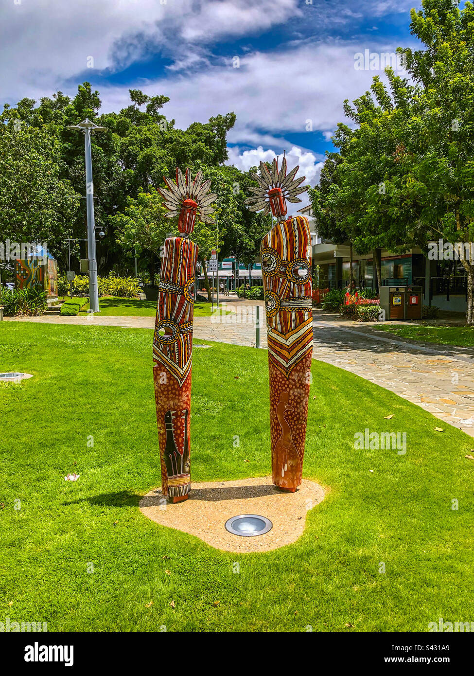 Aboriginal art statue in Shields Street Cairns Stock Photo - Alamy