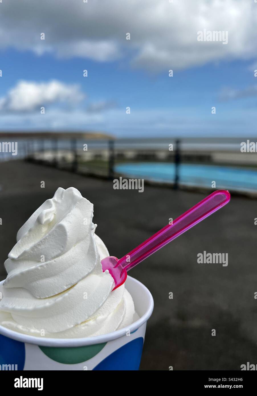 Tub of ice cream at the seaside Stock Photo Alamy