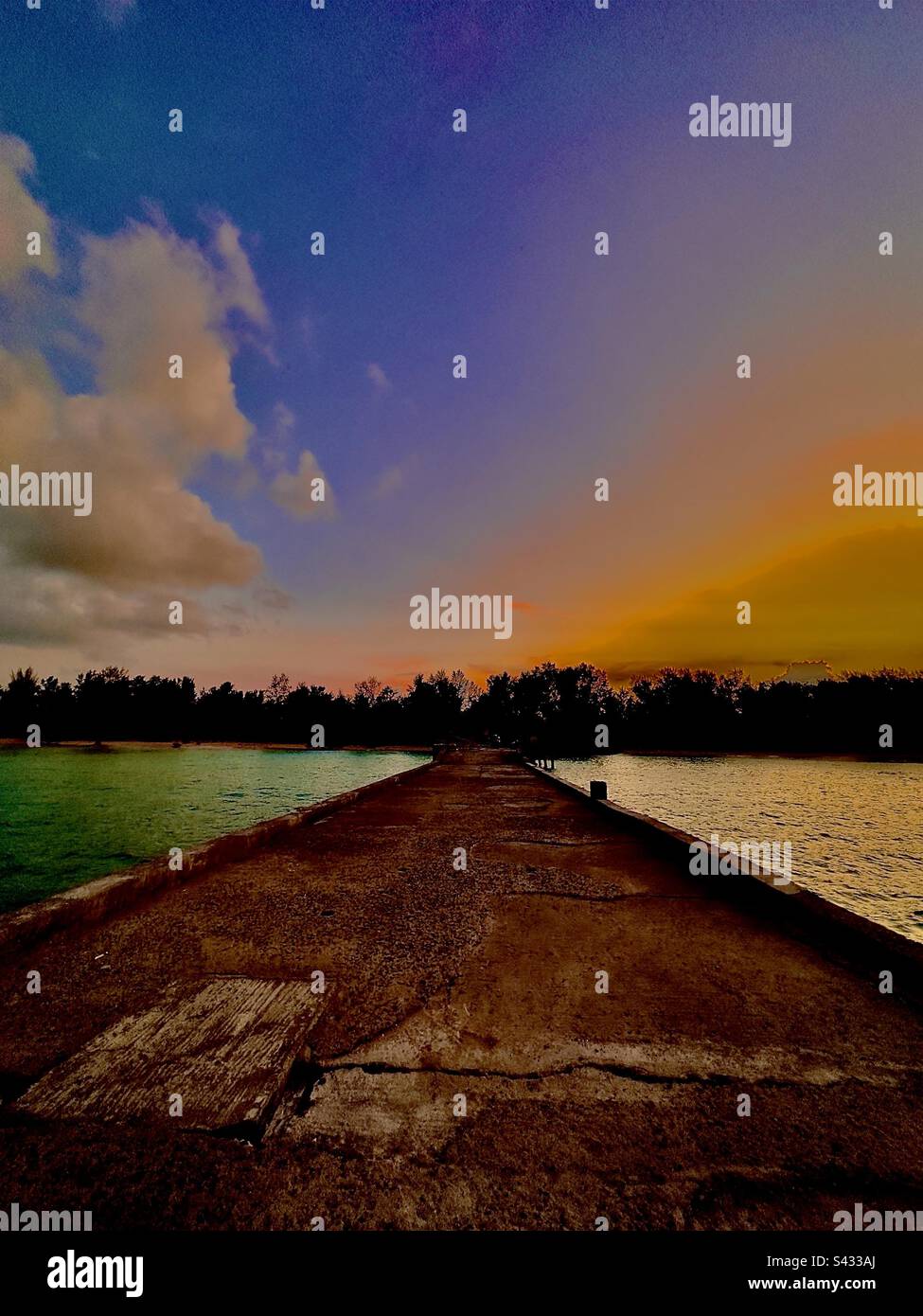 Bridge in sunset hi-res stock photography and images - Alamy