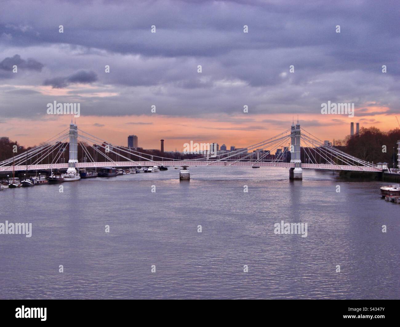 Albert suspension bridge london hi-res stock photography and images - Alamy