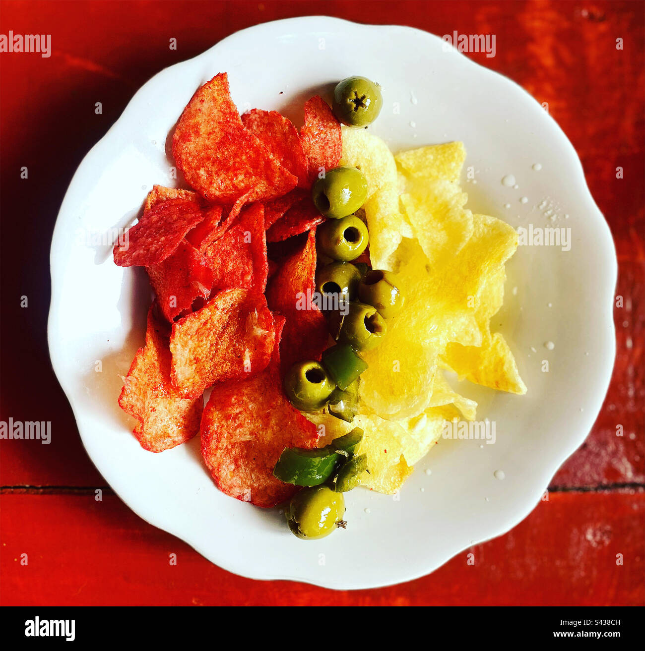 Potato chips with hot red chipotle chilli and fried chips divided by