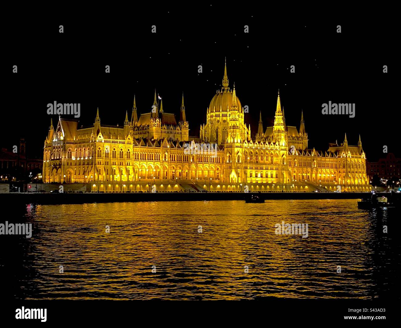 Parliament building at night hi-res stock photography and images - Alamy