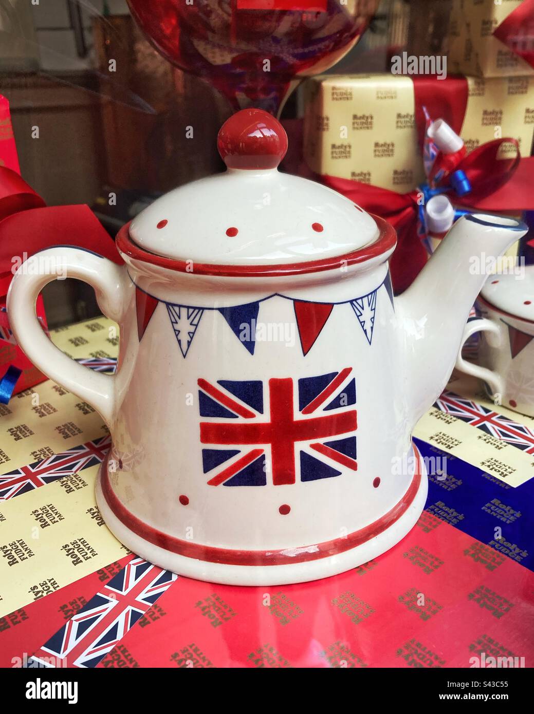 Salisbury, UK. 13th April, 2023. A teapot with a Union Jack flag on display in a shop in Salisbury. Credit: Katie Collins/Stockimo - Smartphone Captured Stock Image
