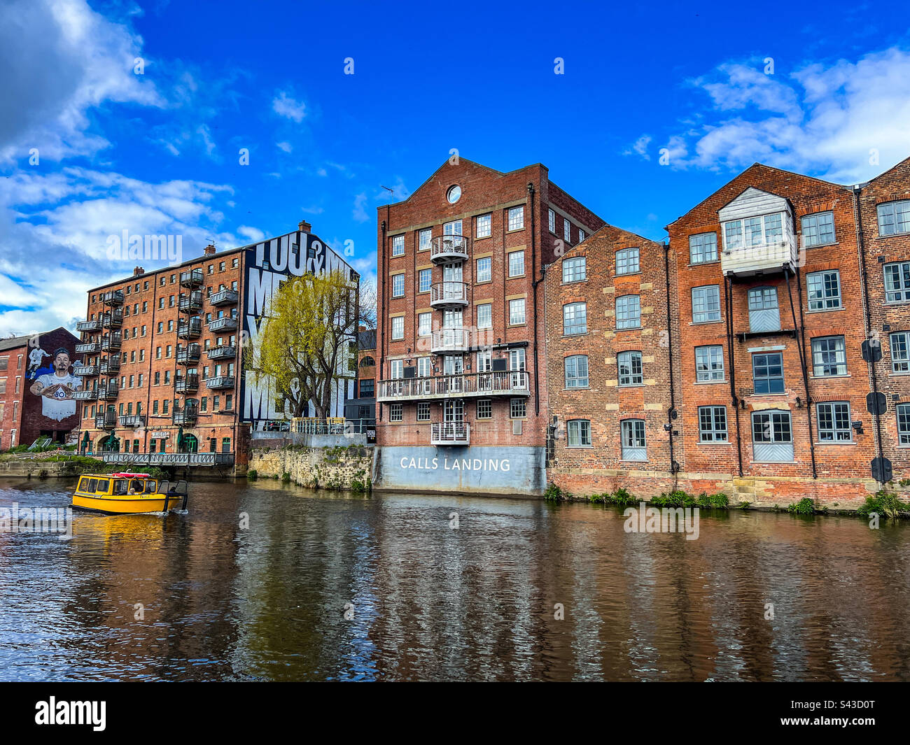 Calls landing apartments on the River Aire in Leeds City Centre Stock Photo