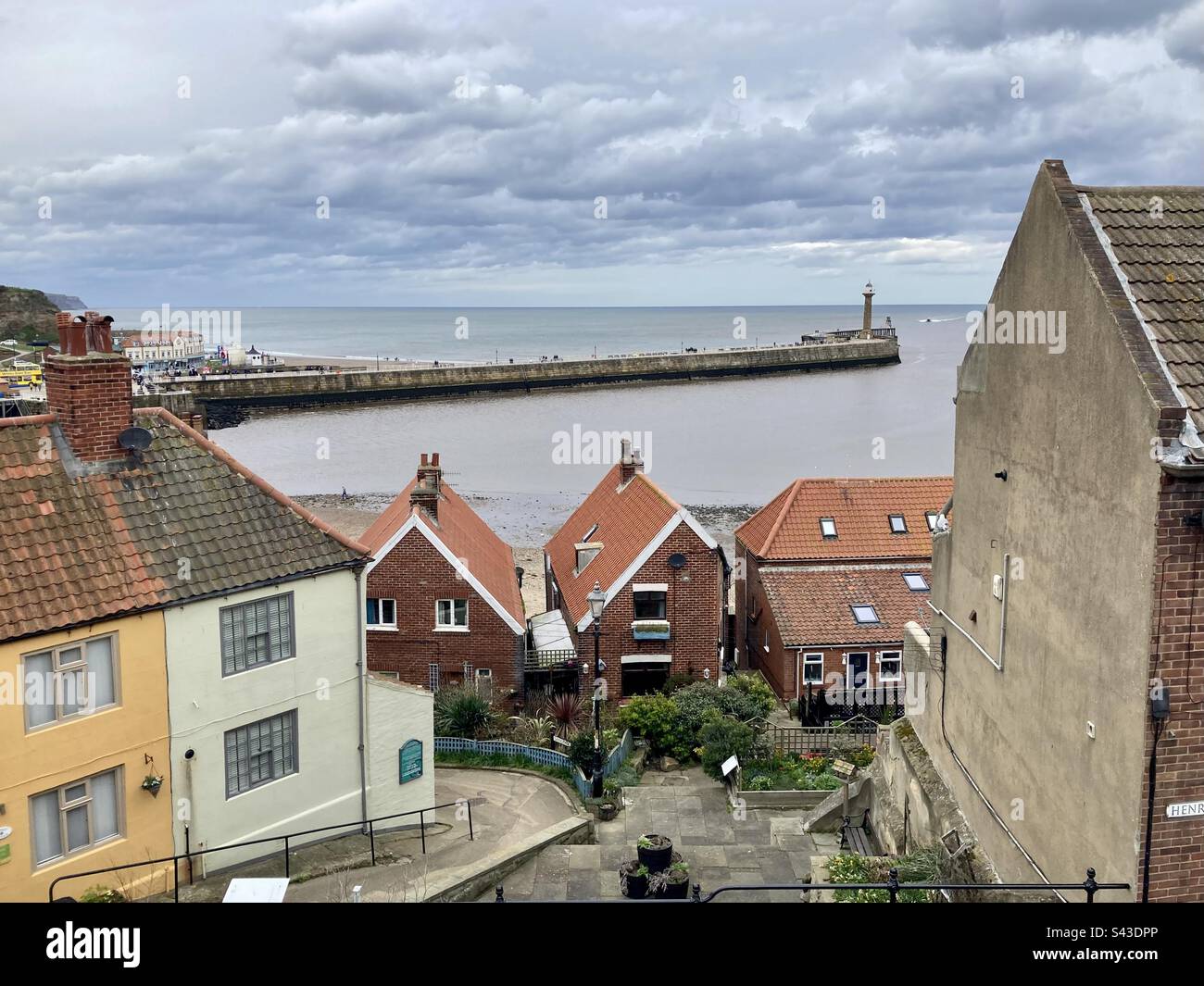 Whitby rooftops hi-res stock photography and images - Alamy
