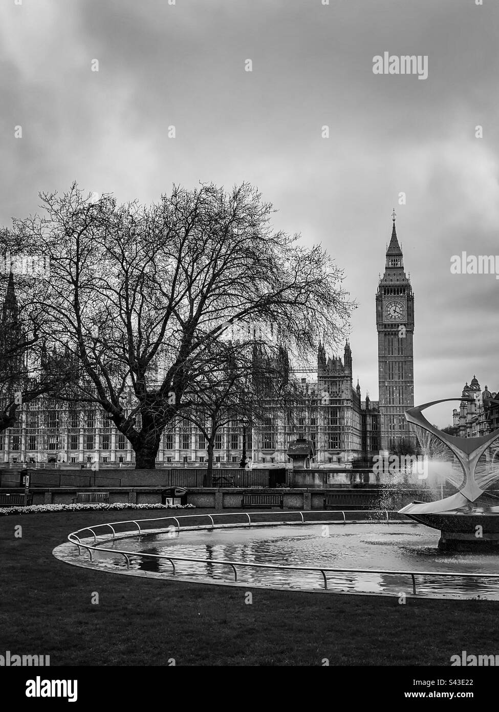 Houses of Parliament from St Thomas hospital Stock Photo