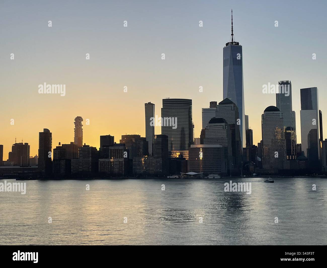 Nyc sunrise hi-res stock photography and images - Alamy
