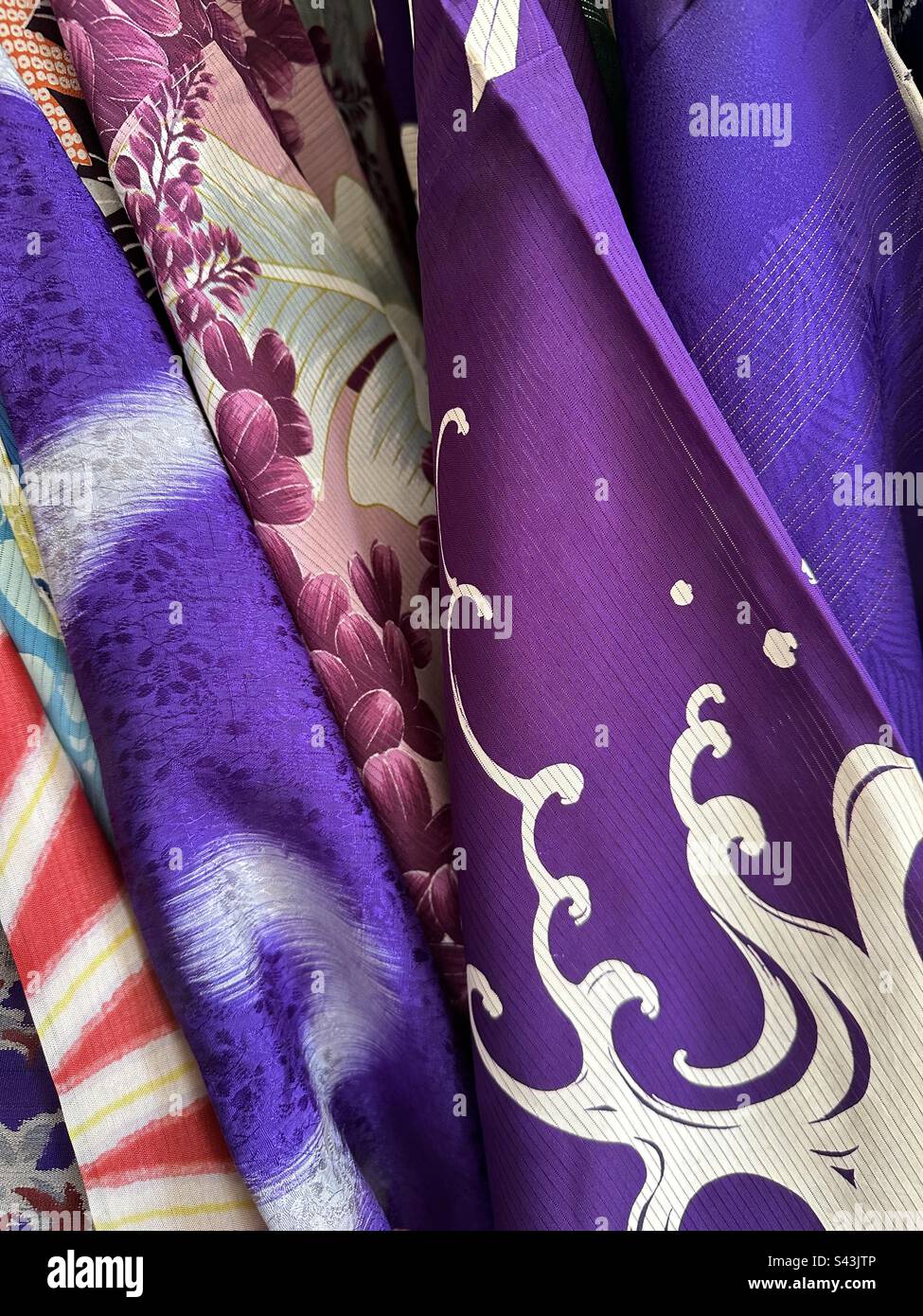 Antique kimonos hires stock photography and images Alamy