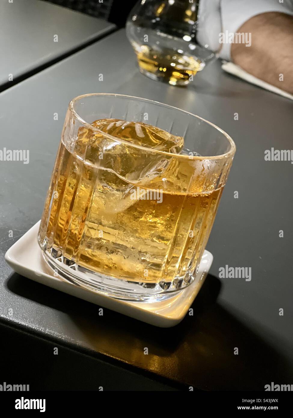 https://c8.alamy.com/comp/S43JWX/old-fashioned-cocktail-S43JWX.jpg