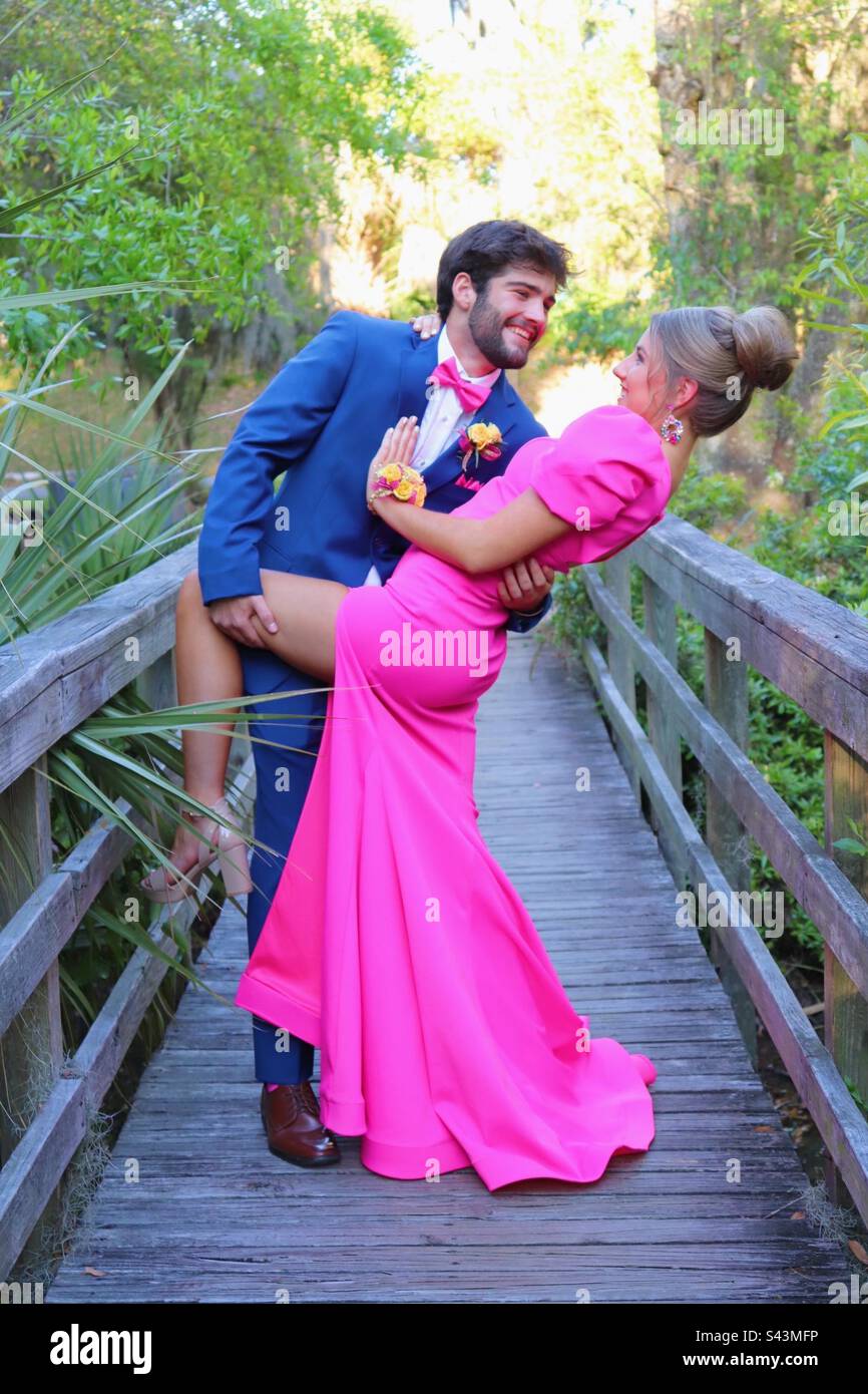 Pink prom couple hotsell