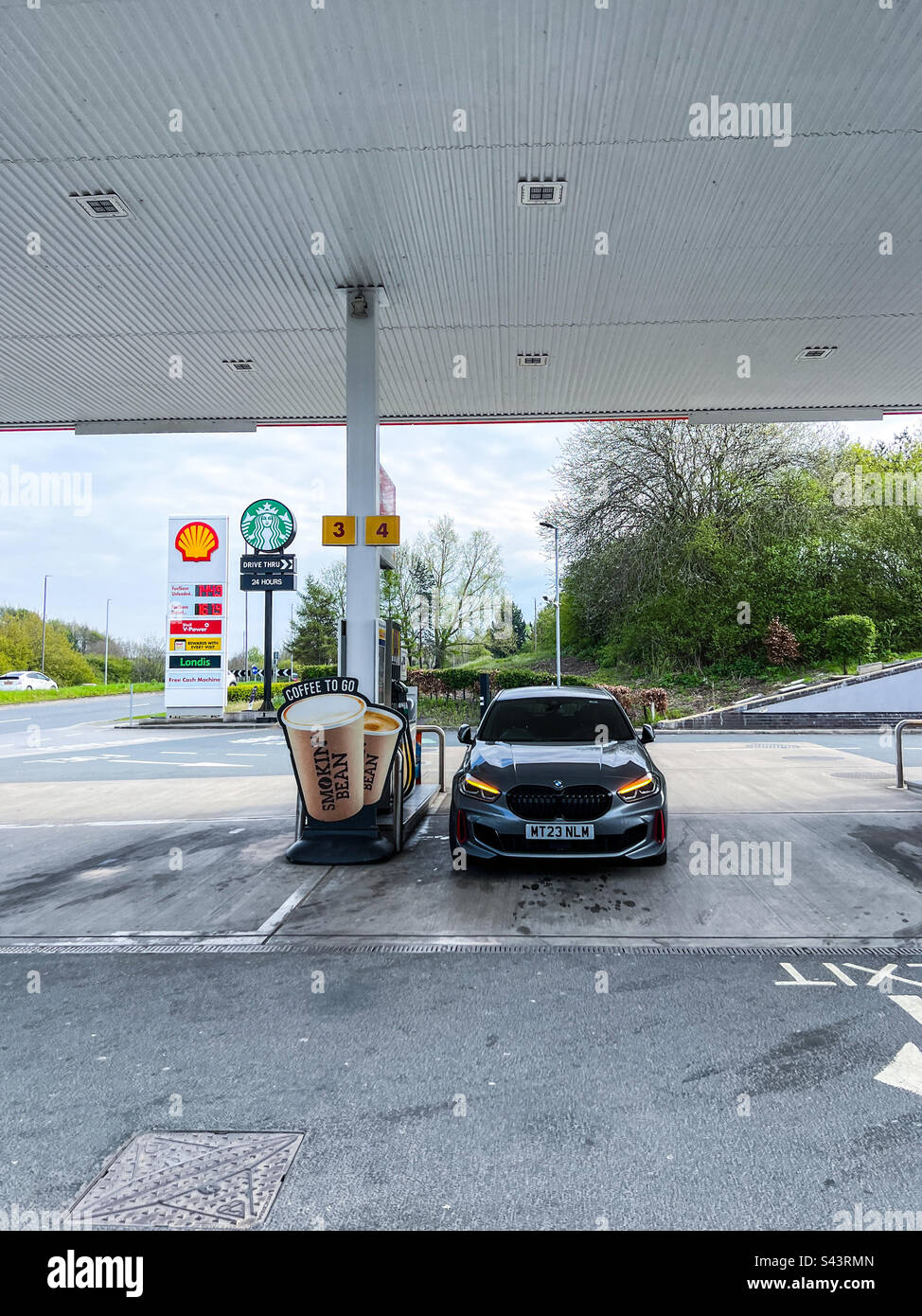 Shell gas station Stock Photo Alamy