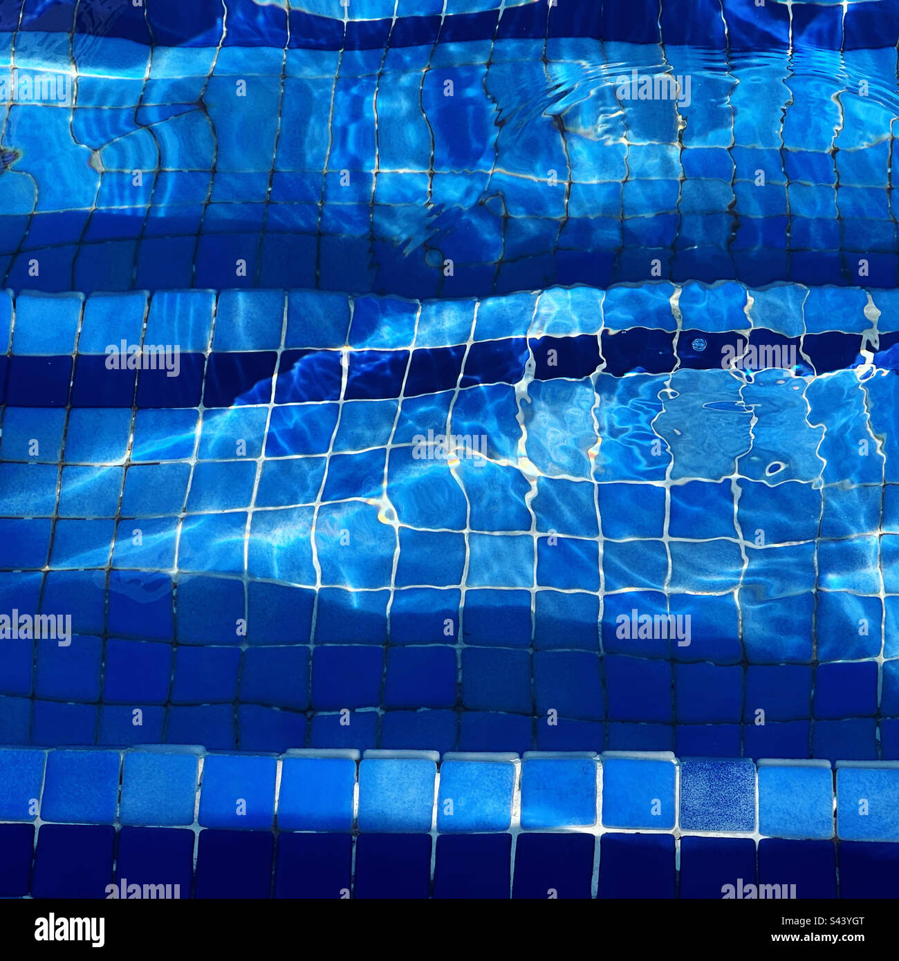 Outdoor blue water swimming hi-res stock photography and images - Alamy
