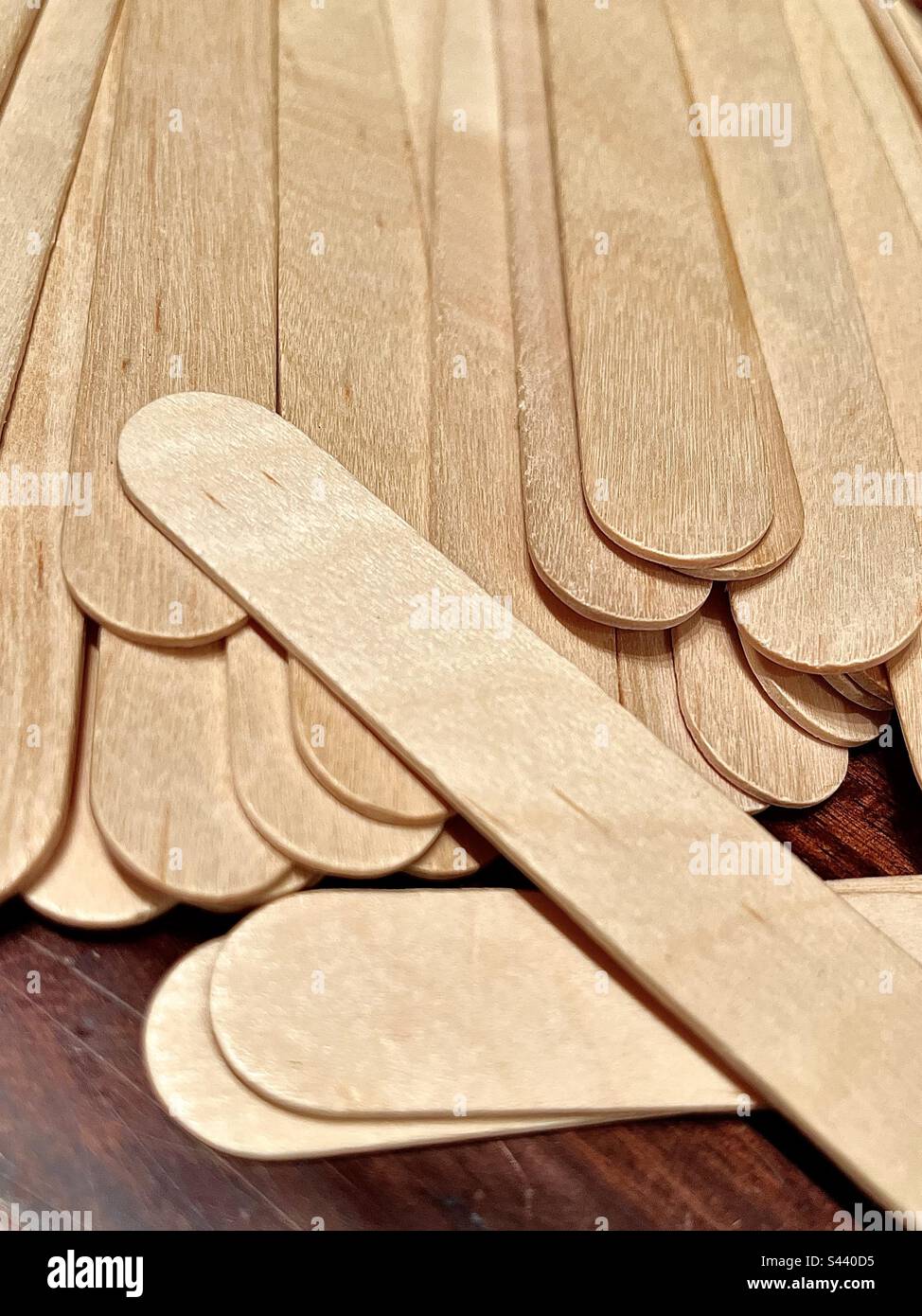 Wooden popsicle sticks hi-res stock photography and images - Alamy